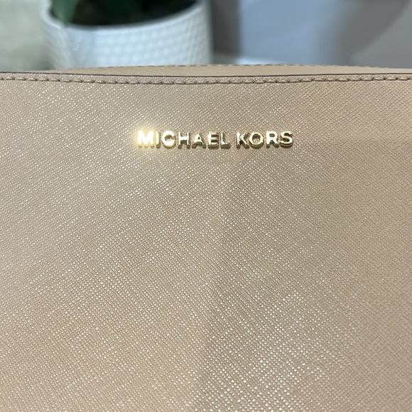 Authentic Michael Kors Jet Set Crossbody - Cream - Picture 4 of 6